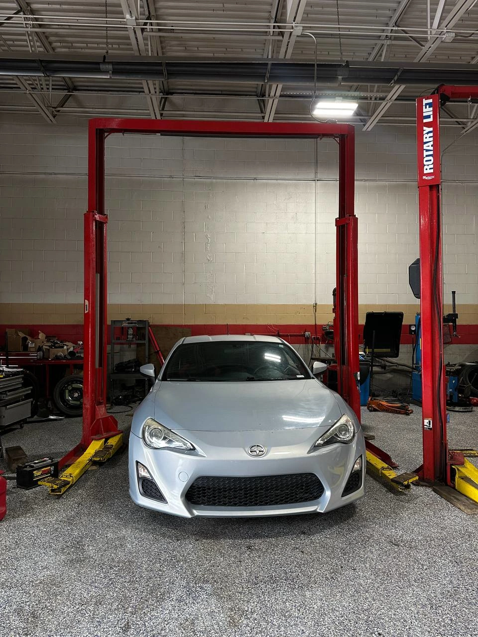 toyota-in-shop-on-rotary-lift